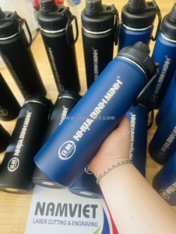 Bình giữ nhiệt khắc logo - quà tặng doanh nghiệp độc đáo