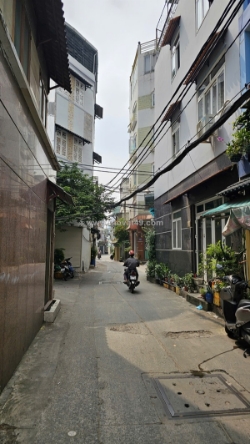 Bán nhà cách vài bước xe ra mặt tiền xe hơi
trung tâm q4 hơn 3 tỷ