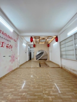 Bán nhà mặt tiền kinh doanh xóm chiếu q4
ngang 4.5 dài đúc bê tông 4