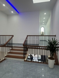 Cẩm lệ : nhà 2 tầng đẹp long lanh, full nội thất - mặt tiền đường 8m nguyễn