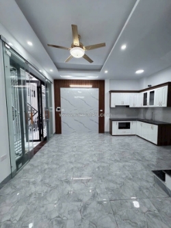 6.5 tỷ – xây mới 5 tầng việt hưng – sau bigc long biên.