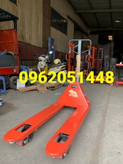 Xe nâng tay 2.5 tấn 3 tấn càng hẹp tại giá rẻ nhất