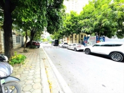 Bán biệt thự đẳng cấp, 1 hầm, 4 nổi, 1m, nội thất xa hoa, vỉa hè rộng, 48 tỷ