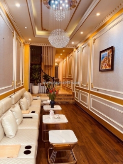 Home stay nghi tàm 70m x5 tầng 17,8 tỷ,cách phố 50m,thang máy,nội thất đẹp,view