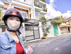 Bán biệt thự xe hơi ngủ trong nhà- nhà 2mt-đ.trần xuân soạn- thông ra huỳnh tấn