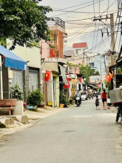 Bán nhà - bình tân - hxh - dt 105m2 - 2 tầng - nhỉnh 7 tỷ, sổ hồng riêng