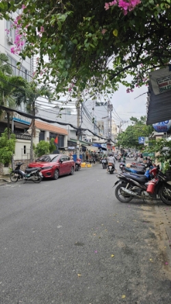 Sát mặt tiền him lam vip q7
ngang 4 x10 2 tấm có 4 tỳ
nhà mới xây