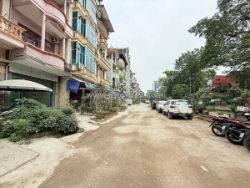 Bán nhà giang văn minh 44m2. 4 tầng. mặt tiền 4.4m. giá 34 tỷ ba đình hà nội