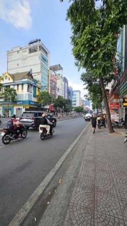Bán nhà sát mặt tiền q4 hoàng diệu vs khánh hội
chỉ 1 bước tới q1 dt 63 m2