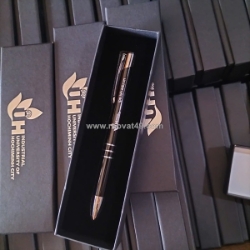 Khắc tên, khắc logo lên những vật dụng quà lưu niệm bằng kim loại