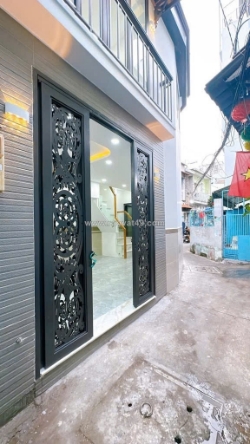 Sát mặt tiền khánh hội q4
ngang khủng long bạo chúa 7.5 dài 4
đúc bê tông