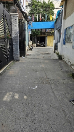 Sát mặt tiền tôn thất thuyết q4
ngang 4.3 dài 15 nở hậu 7m - đúc bê tông