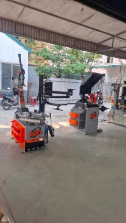 Máy tháo vỏ xe leo, máy nạy vỏ xe leo