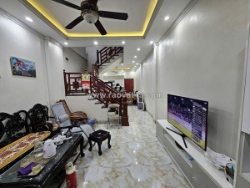 Bán nhà giãn dân khả lễ 3 tầng làn 2 nguyễn quyền ngay cạnh vườn hoa