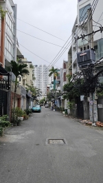 Bán nhà mặt tiền xe tải cạnh q1 có 3 tê q4 đúc 3 tấm