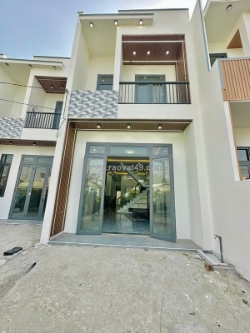 Nhà 100m², 3pn, có sân xe hơi – đường 8m, khu dân cư ổn định gần tân uyên