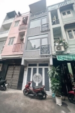 Nhà mặt tiền đường vĩnh hội quận 4 cũ.