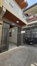 Bán nhà sát mặt tiền hẻm q4 trung tâm
ngang 3 dài 7.8 nở hậu 8.6 m
đúc bê