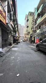 Mặt tiền kinh doanh khánh hội q4
ngang 6 dài 6 xây mới 4 tấm có 9 tỷ