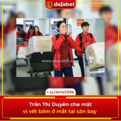 Trần thị duyên xuất hiện ở sân bay với vết bầm lớn ở mắt