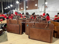 Xưởng gia công đồ da theo thiết kế riêng cho shop