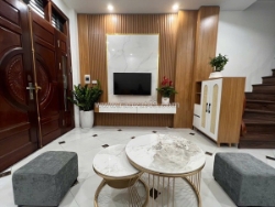 Bán nhà xuân đỉnh 34 mét 5 tầng giá 13,7 tỷ