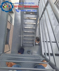Mẫu cầu thang sắt thoát hiểm tại tphcm