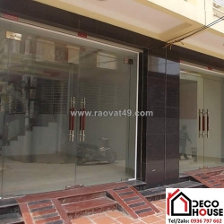 Thi công cửa kính cường lực 5 tấm lùa trượt tiết kiệm không gian