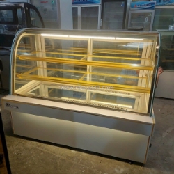 Tủ bánh kem 1m5 kính cong