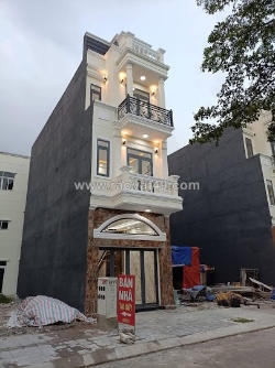 Bán nhà 2 lầu 1 trệt vicom 550 dĩ an