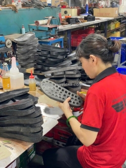Nguồn dép da cho đơn hàng số lượng lớn